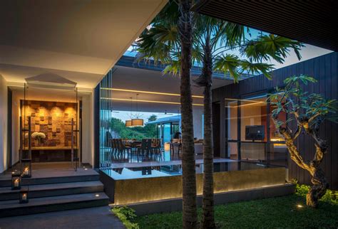 Bangunan Rumah Dengan Konsep Tropical - UnBrick.ID